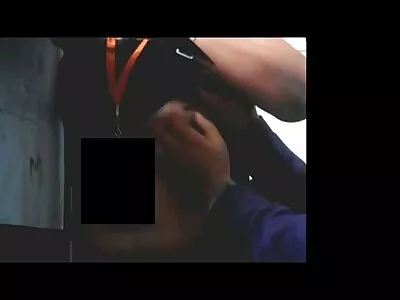 गोरा आराम तिच्या बेबे