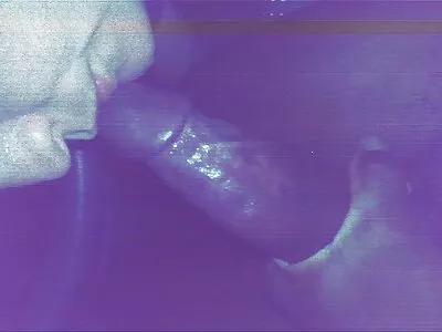 त्याच्या मैत्रिणीला लुटणे