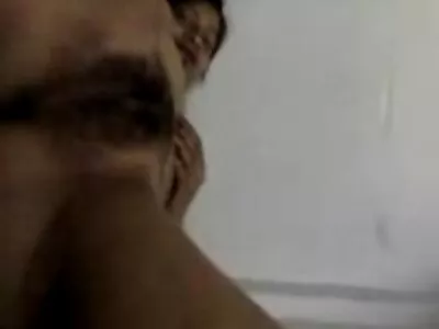 तिची मुलगी किचनमध्ये डॉगीस्टाइल होती