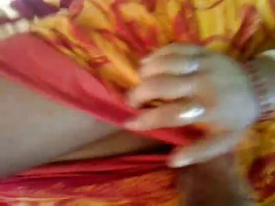 गोड प्रेमळ स्त्री