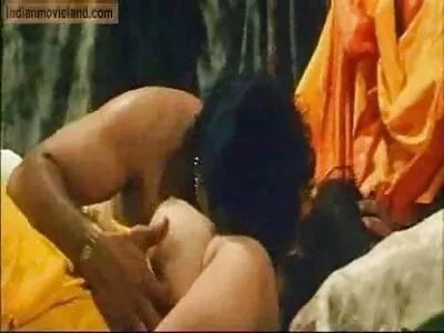 मुलीला चाटणे आवडते